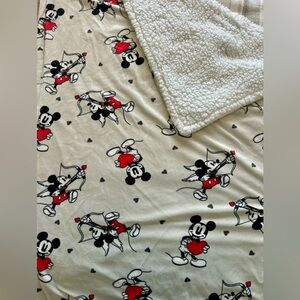 NoJo Disney Mickey and Minnie Mouse Valentine's themed baby blanket